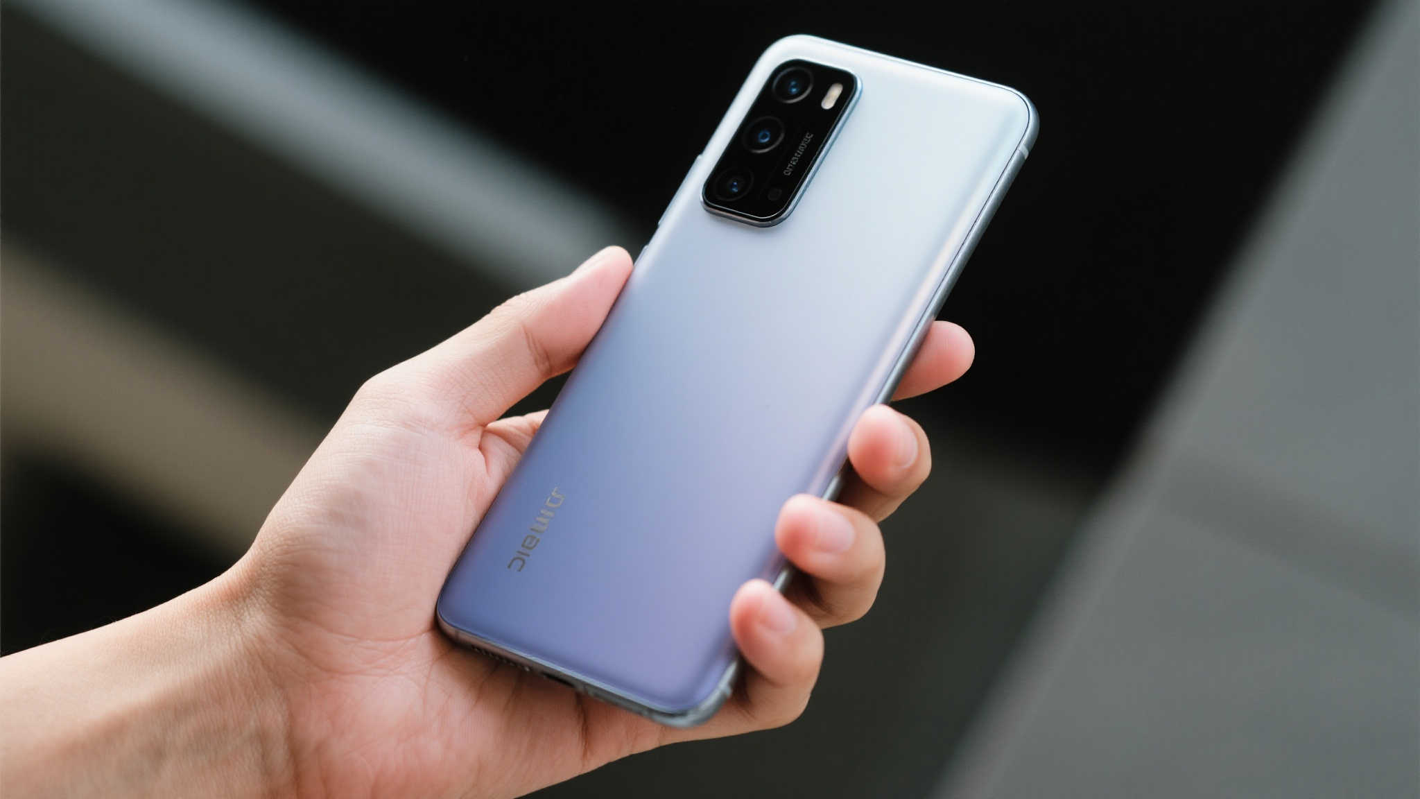 小米YU7开售火爆，18小时订单突破24万台